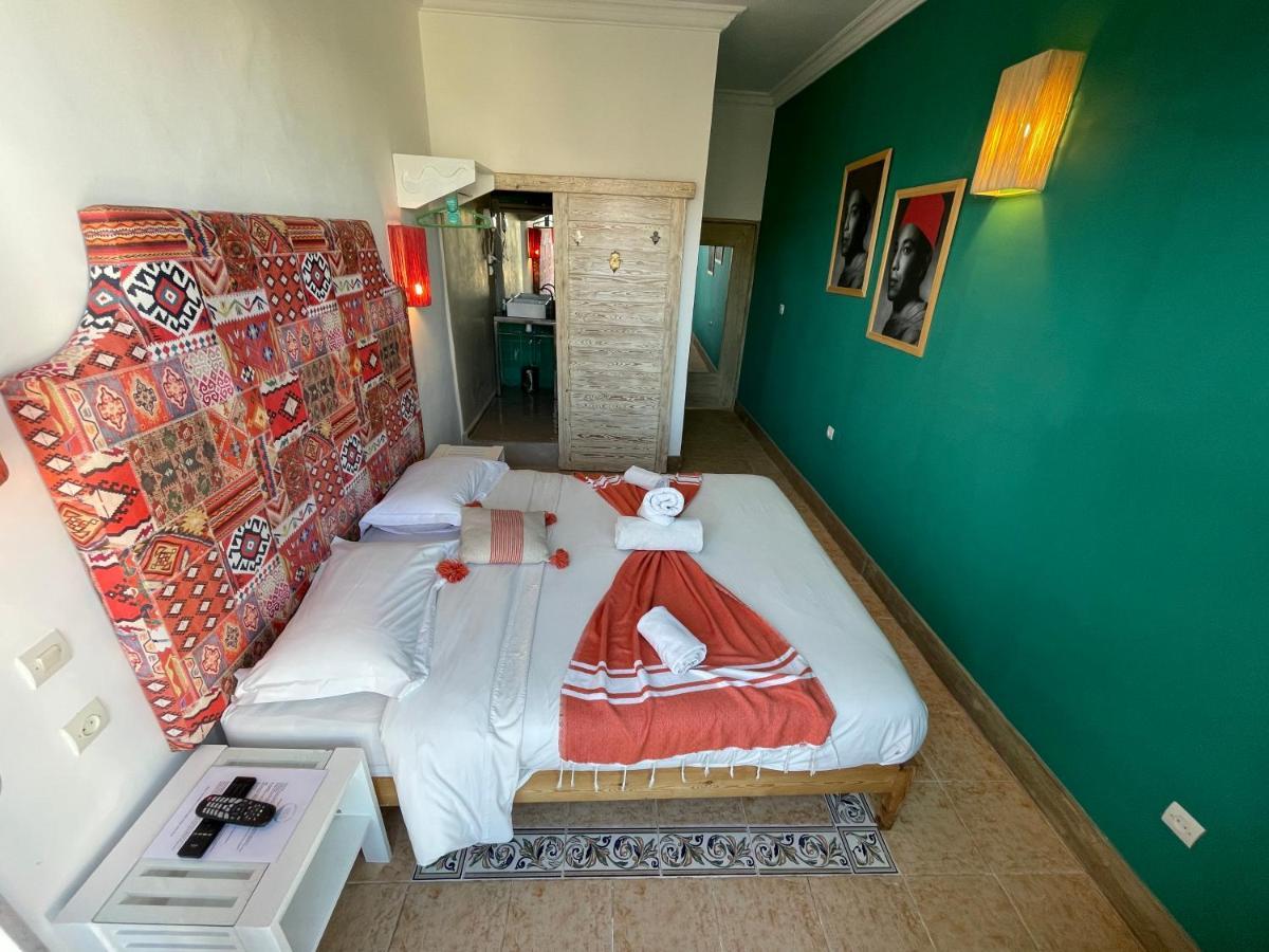 Mama Souiri Hotel Szavíra Kültér fotó